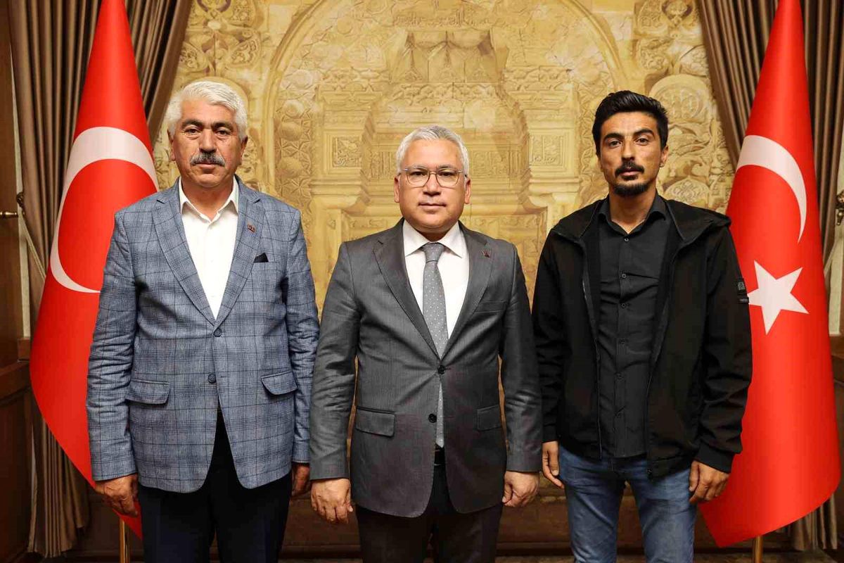 Sivas'ta Takside Unutulan Parayı Bulanlar Örnek Davranış Sergiledi