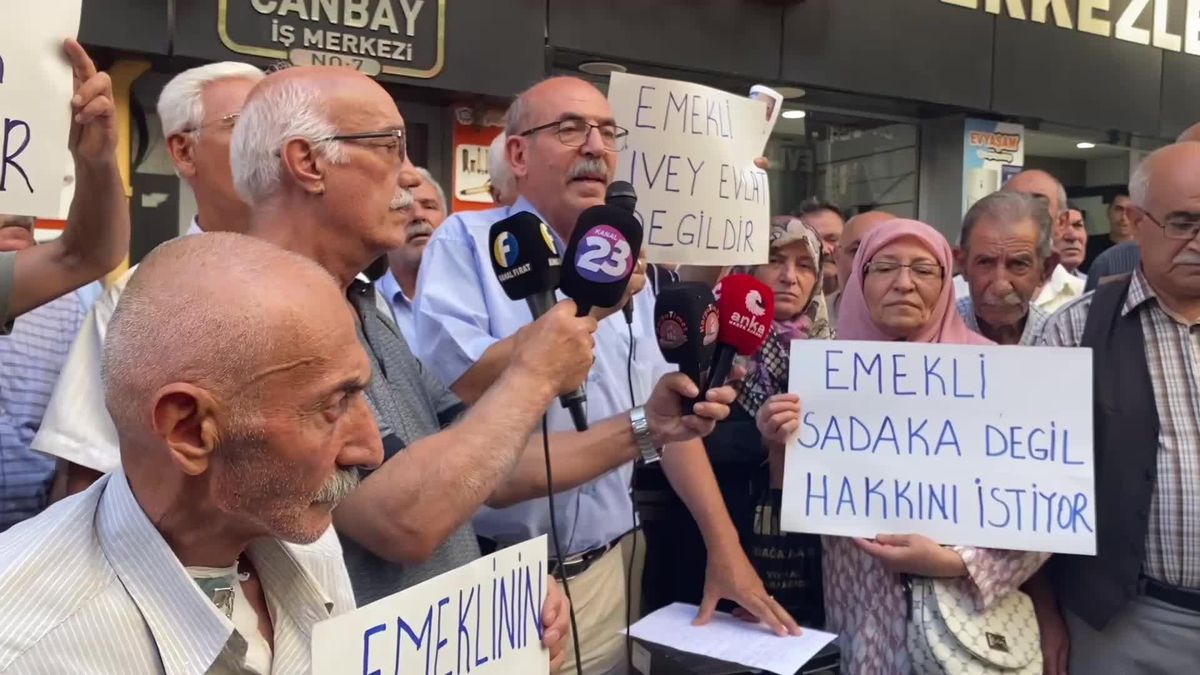 Elazığ'da Emekliler Maaş Zamlarını Protesto Etti