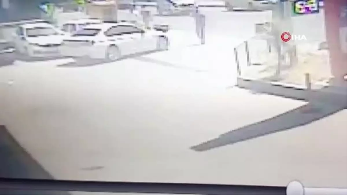 Gaziosmanpaşa'da iş adamına silahlı saldırı kamerada