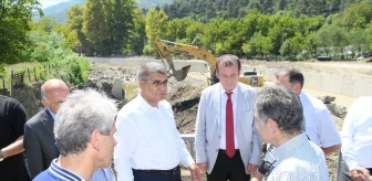 Karabük Valisi Fuat Gürel, sel felaketinin ardından zarar gören alanlarda inceleme yaptı
