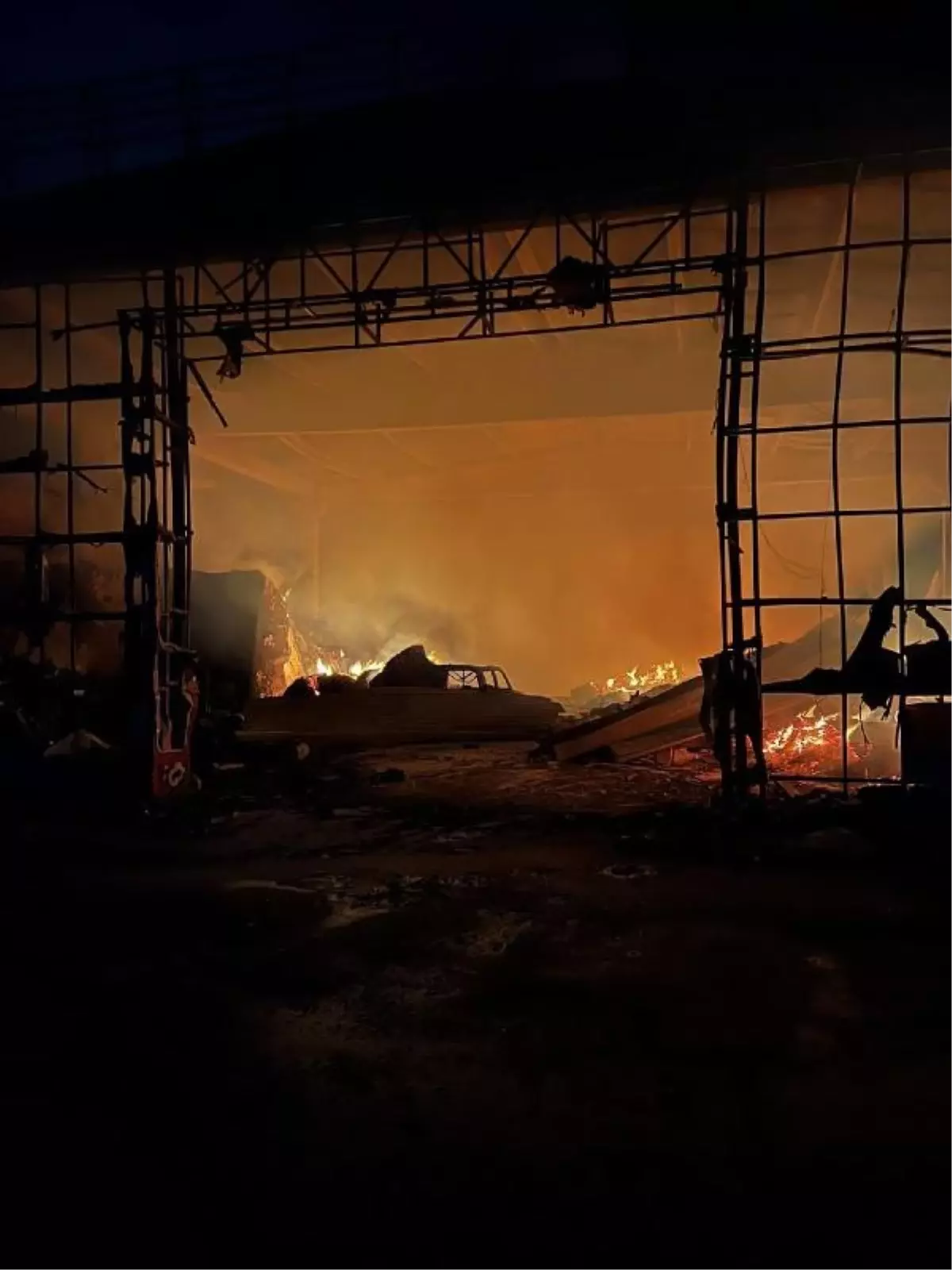 Tosya'daki Fabrikada Yangın Kontrol Altına Alındı