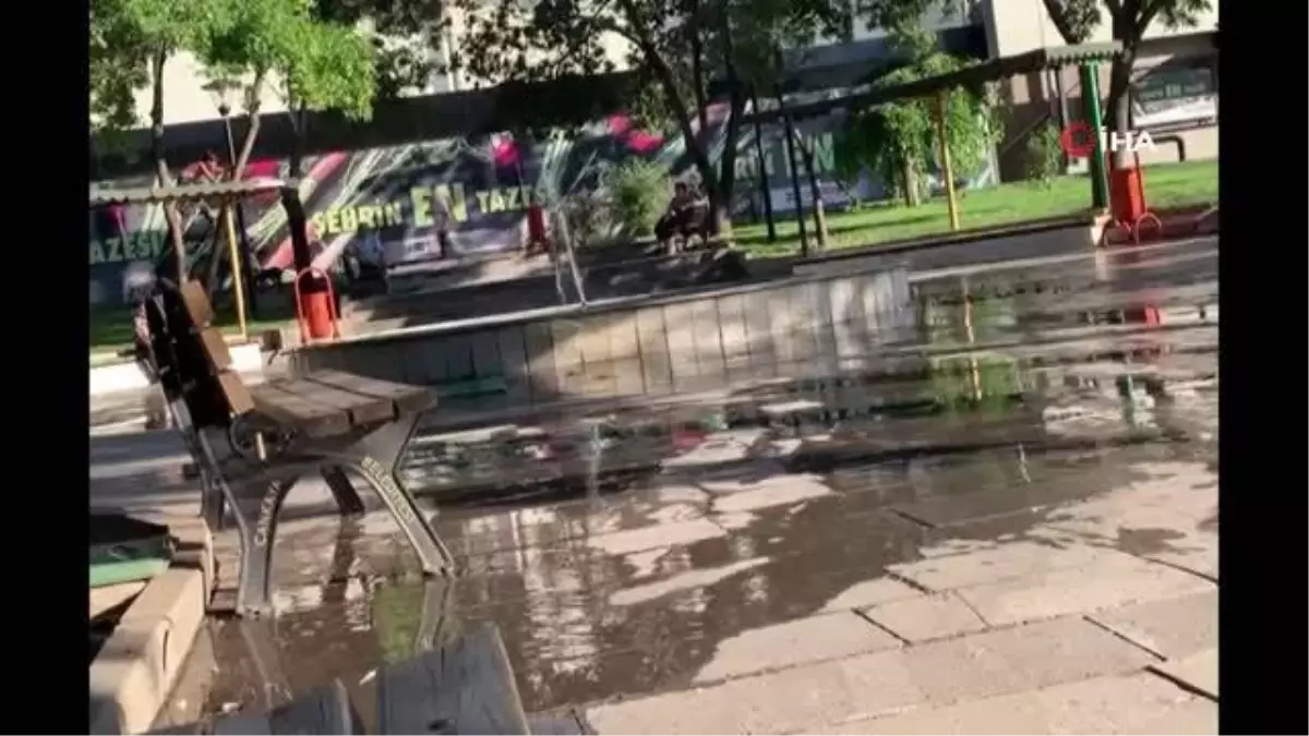 Sıcaktan bunalan çocukların süs havuzunda tehlikeli oyunu