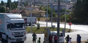 Sivas'ta Tır ile Hafif Ticari Araç Çarpıştı: 2 Yaralı