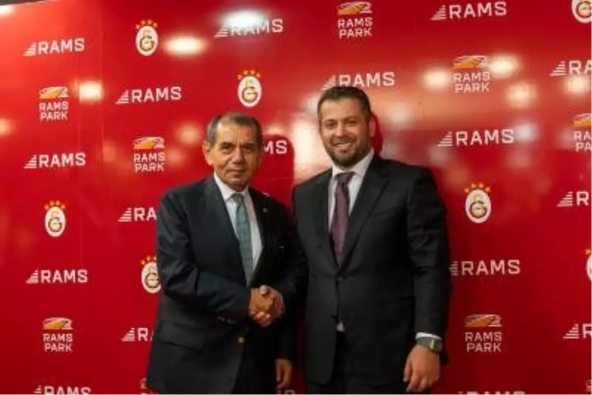 Transfere katkı sağlayan Stad İsim Sponsoru RAMS Global'de Mauro İcardi mutluluğu