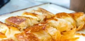 Ustasından çıtır çıtır börek tüyosu! Kuru börek yememek için yufkayı bu işlemden geçirin