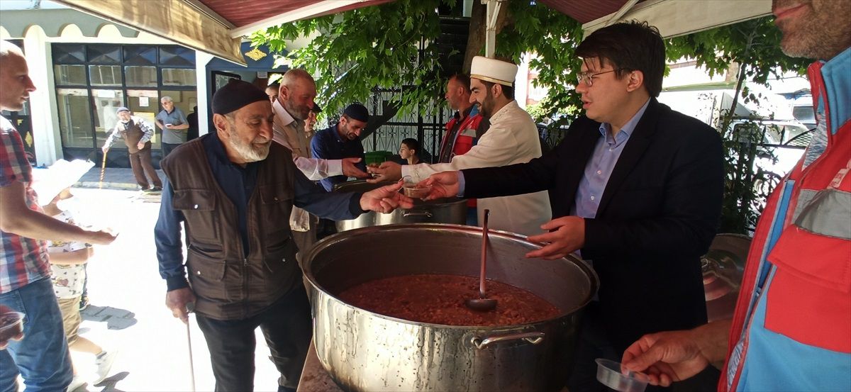 Yeşilyurt Kaymakamlığı Bin Kişiye Aşure Dağıttı