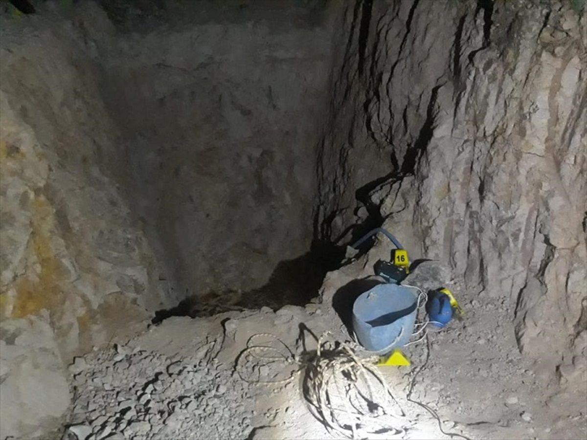 Balıkesir'de Kaçak Kazı Yapan 2 Şüpheli Gözaltına Alındı