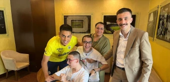 Bedensel engelli kardeşler Fenerbahçe futbolcularıyla buluştu