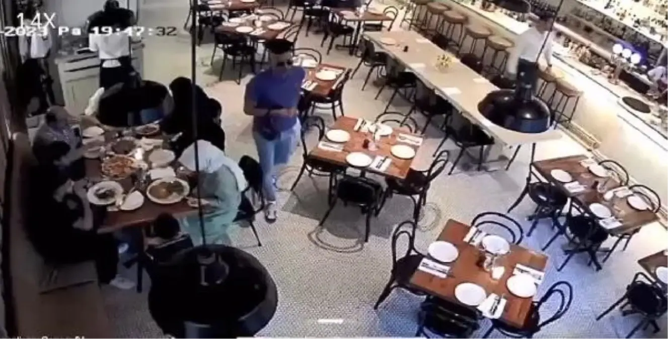 Beşiktaş'ta Turistlerin Çantasını Çalan Hırsız Yakalandı