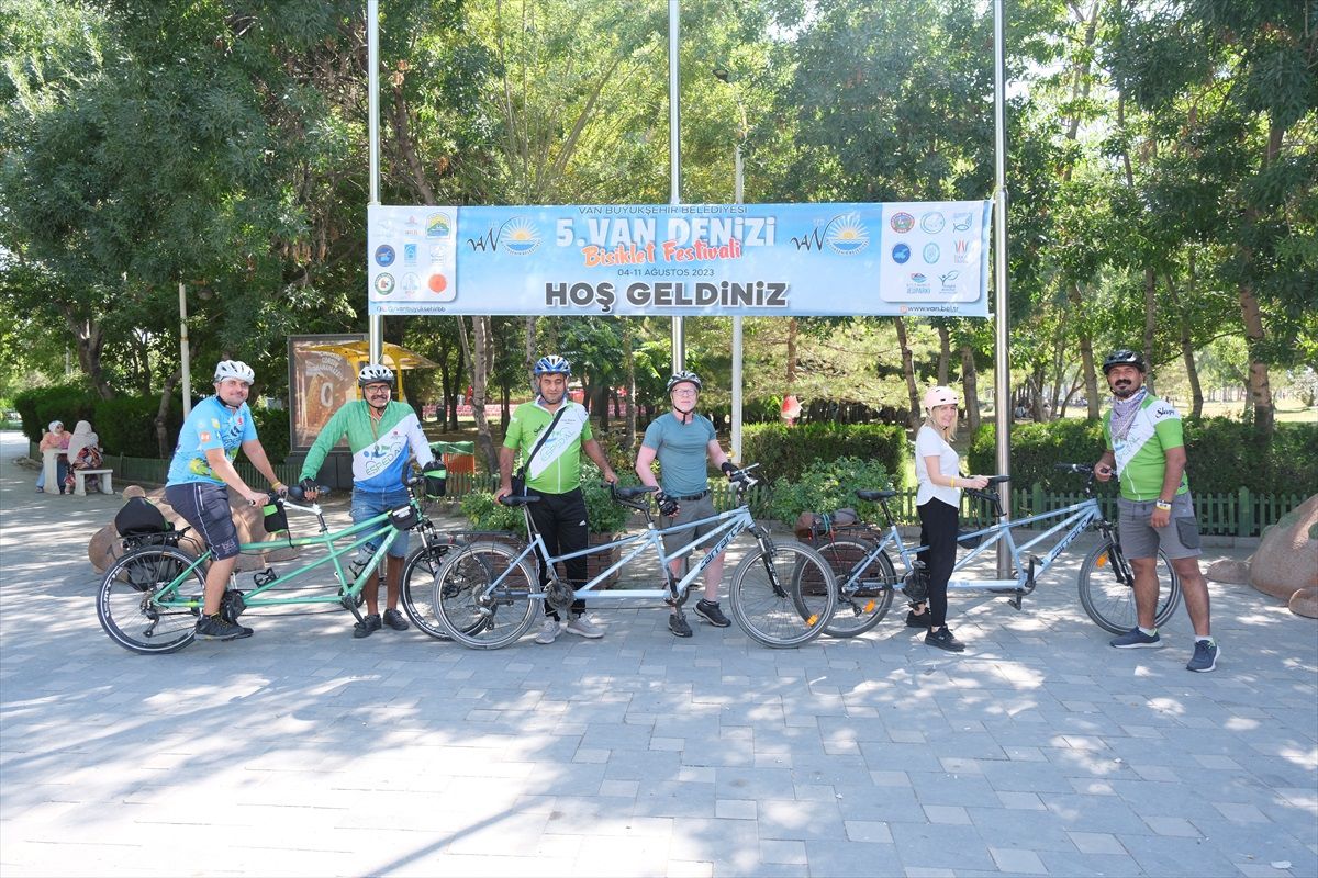 5. Van Denizi Bisiklet Festivali Görme Engelli Bisiklet Tutkunlarını Ağırladı