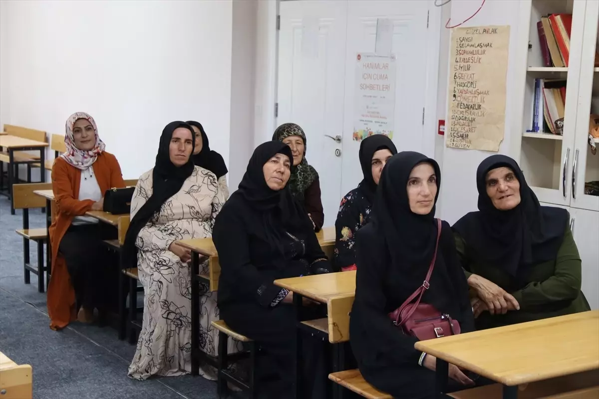 Iğdır'da Kadınlar Okuma Yazma ve Kur'an-ı Kerim Öğreniyor