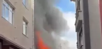 Kağıthane'de Çatı Katında Çıkan Yangın 3 Binanın Çatısına Sıçradı