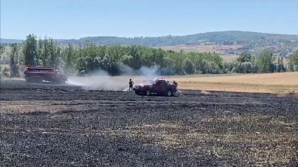 Karabük'ün Eflani ilçesinde buğday tarlasında çıkan yangın söndürüldü