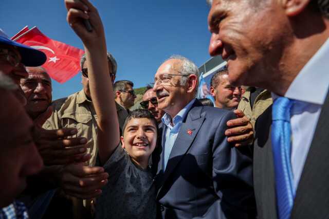 Kılıçdaroğlu, elindeki 200 TL'lik banknotla vatandaşlara seslendi: Asıl zammı seçimden sonra göreceksiniz