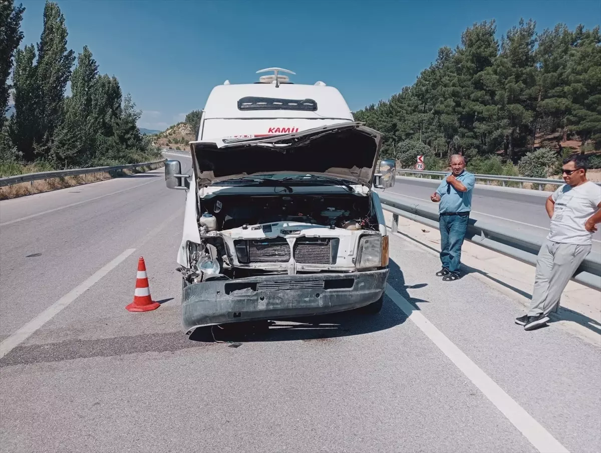 Kütahya'da İşçi Servisi Kazası: 7 Kişi Yaralandı
