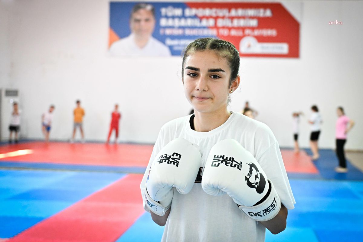 Antalya'da Yaz Spor Okullarında Boksa Başlayan Büşra Daşkın Altın Madalya Kazandı