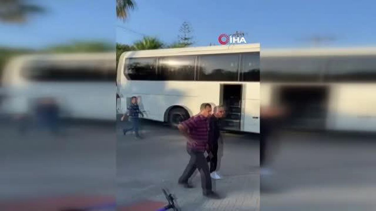 Otel servis otobüsü 2 araca çarptı: 6 yaralı