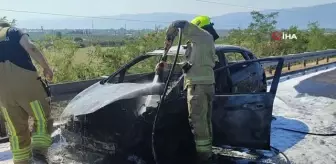 Seyir halindeki otomobil alev topuna döndü