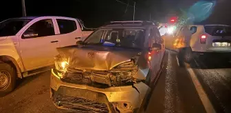 Van'da koyun sürüsüne çarpan otomobilde 2 kişi yaralandı