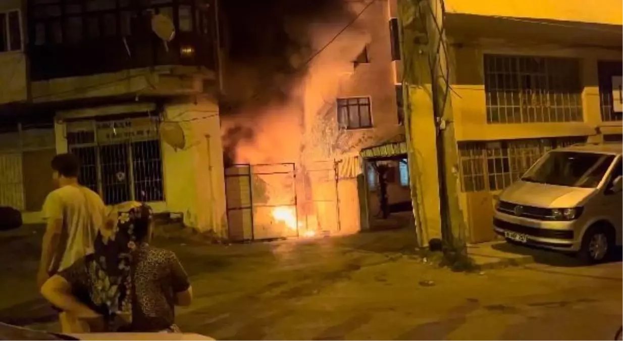 Bursa'da Geri Dönüşüm Malzemelerinin Tutuşmasıyla Çıkan Yangın Oto Tamirhanesine Sıçradı