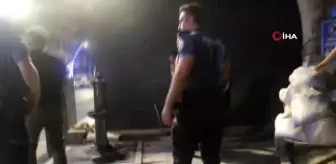 Kanlar İçindeki Şahıs Yön Levhasına Tekme Attı, Polis Otosundan Dışarıya Fırladı