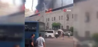 Mısır'da bakanlık binasında yangın