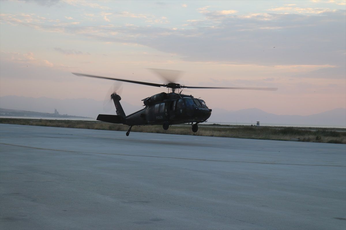 Van'da hamile kadın polis helikopteriyle hastaneye ulaştırıldı