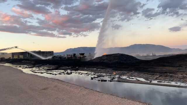 ABD'de plastik geri dönüşüm fabrikasında çıkan dev yangın güçlükle söndürüldü ABD'de plastik geri dönüşüm fabrikasında çıkan dev yangın güçlükle söndürüldü