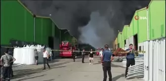 Adana'da geri dönüşüm tesisinde yangın: Dumanlar kilometrelerce uzaktan görüldü