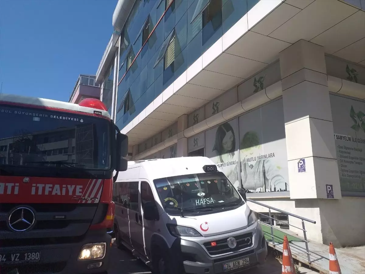 Çekmeköy'deki Özel Eğitim Merkezinde Yangın Çıktı