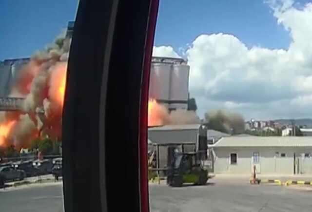 Kocaeli'de TMO deposunda patlama: 3'ü ağır 12 kişi yaralandı Kocaeli'de TMO deposunda patlama: 3'ü ağır 12 kişi yaralandı