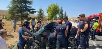 Konya'da Yakınlarının Cenazesinden Dönenlerin Bulunduğu Otomobil Kamyonla Çarpıştı: 2 Ölü, 2 Yaralı