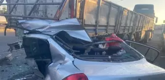 Otomobil park halindeki tıra çarptı! Korkunç kazada 4 kişi öldü, 2 kişi yaralandı