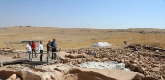 Şanlıurfa Valisi Salih Ayhan, Karahantepe Ören Yeri'nde başlayan kazı çalışmalarını inceledi