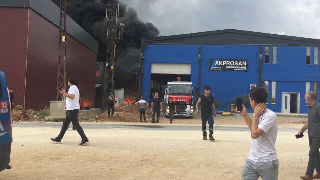 Tekirdağ'da Kimya Fabrikasında Yangın: Alevler Fabrikayı Sarıyor