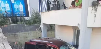 Yalova'da kamyonet bahçeye düştü