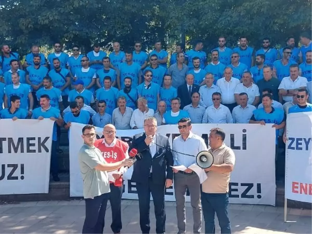 TES-İŞ Sendikası Üyeleri TBMM'de Basın Açıklaması Yaptı