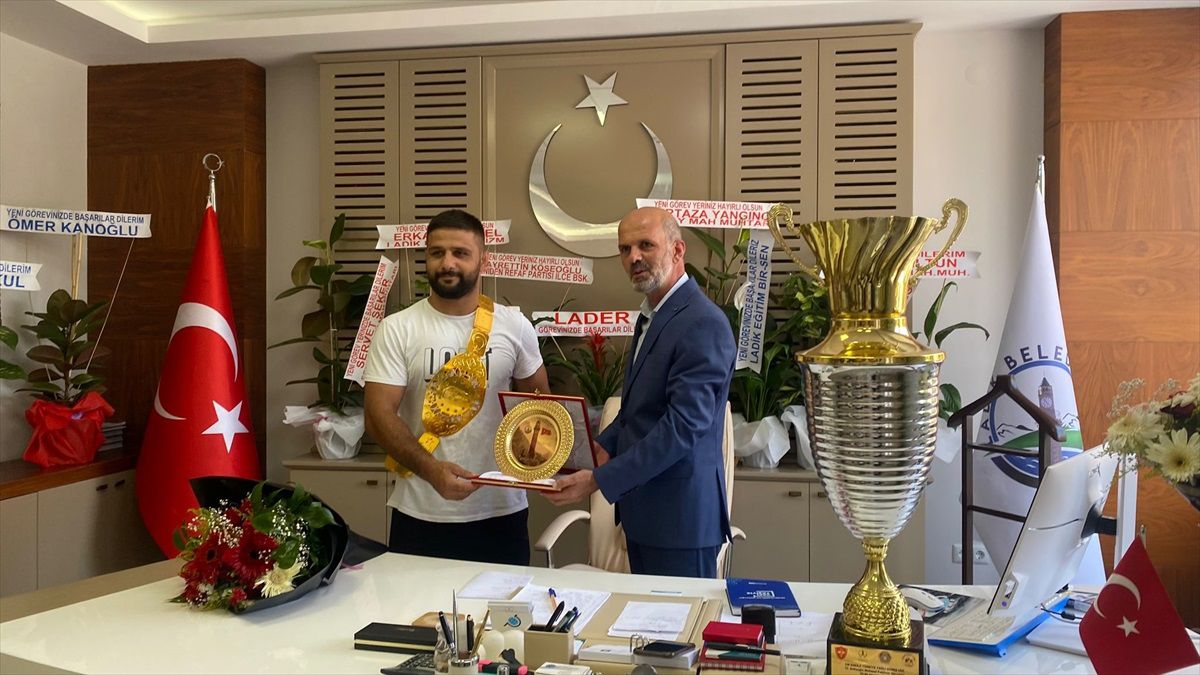 Ladikli Serhat Gökmen Ladik'e Başpehlivan Olarak Döndü
