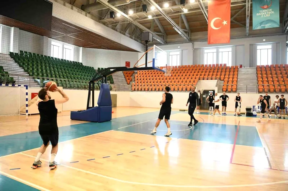 Çayırova Belediyesi Basketbol Takımı Sezonun İlk Antrenmanını Gerçekleştirdi