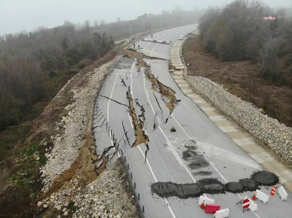 Cumhurbaşkanı Erdoğan'ın Memleketi Rize'ye İlişkin Hazırlanan Afet Raporu: Karadeniz Sahil Yolu Taşkın Sularının Şiddetini Artırıyor ve Depreme...