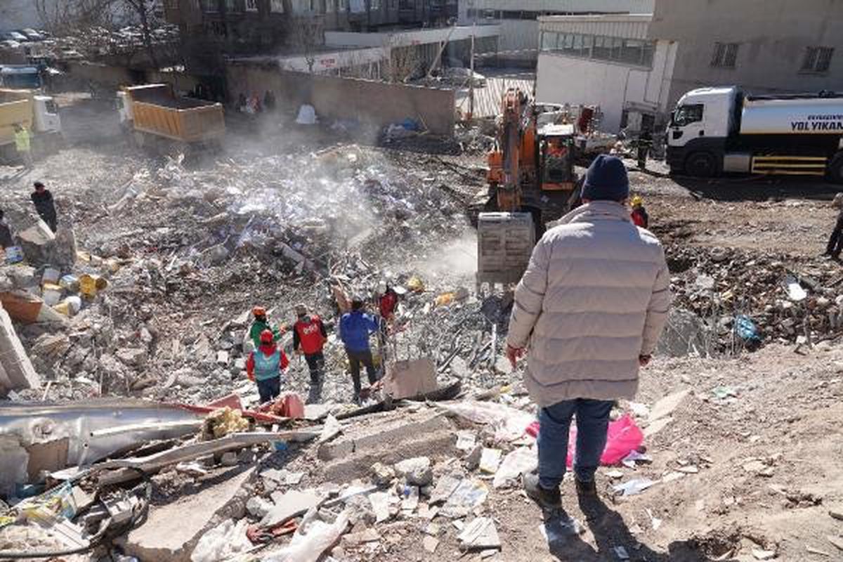 Diyarbakır'da Yıkılan Apartmanlarla İlgili Bilirkişi Raporu Hazırlandı