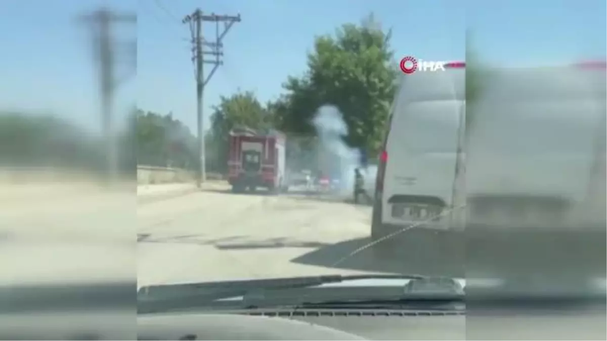 Elazığ'da seyir halindeki araç yandı
