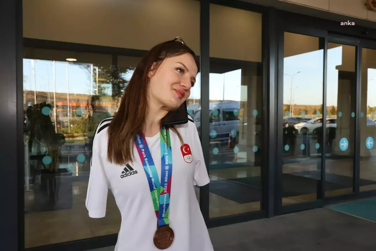 Dünya Şampiyonası'nda Bronz Madalya Kazanan Sümeyye Boyacı Türkiye'ye Döndü