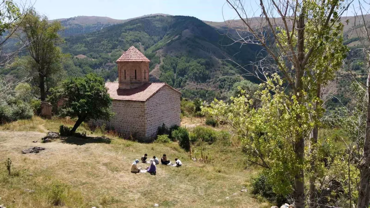 Gümüşhane Gençlik Merkezi, İmera Manastırı'nda spor etkinlikleri düzenliyor