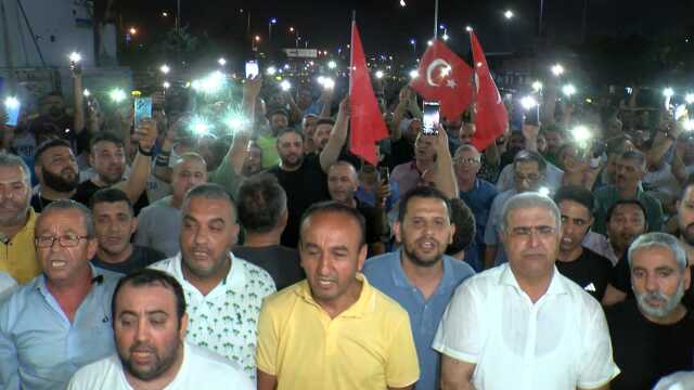 İstanbul'da taksimetre ücretine yüzde 100 zam isteyen taksiciler eylem yaptı İstanbul'da taksimetre ücretine yüzde 100 zam isteyen taksiciler eylem yaptı