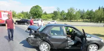 Lüleburgaz'da İki Otomobil Çarpıştı, Bir Kişi Yaralandı