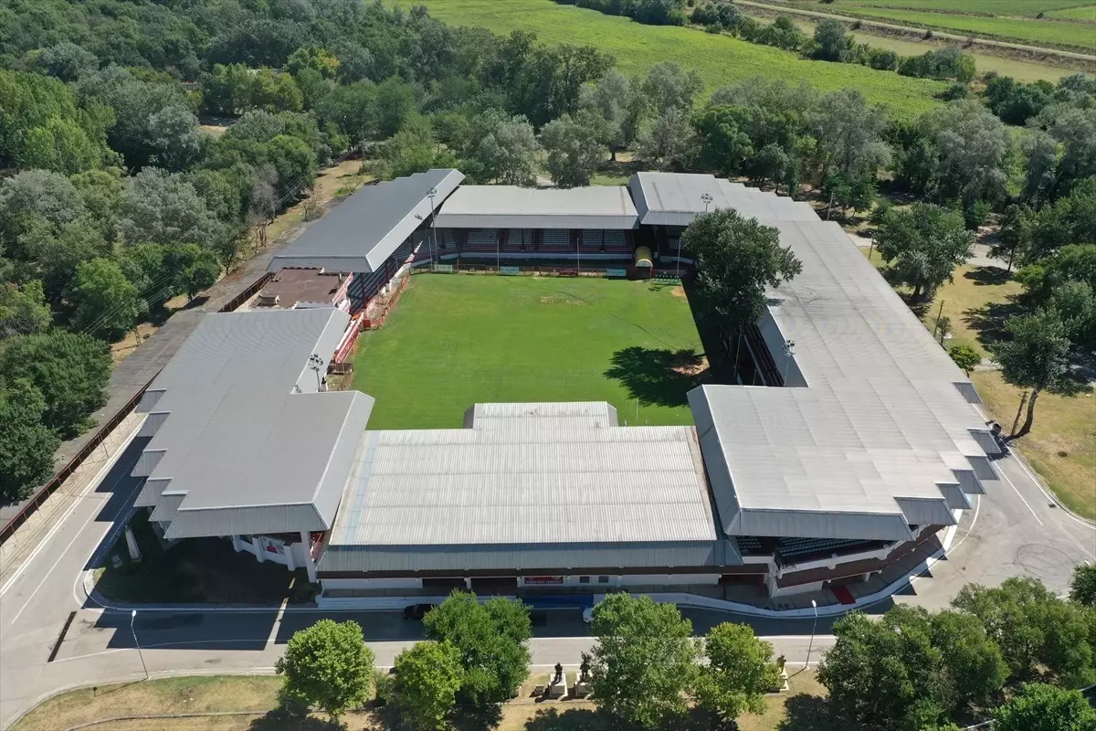 Kırkpınar Yağlı Güreşleri'nde Tribün Yetersizliği Şikayeti