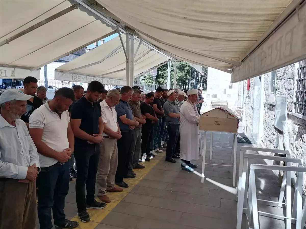 Konya'nın Ereğli ilçesinde gölette boğulan 15 yaşındaki çocuk defnedildi