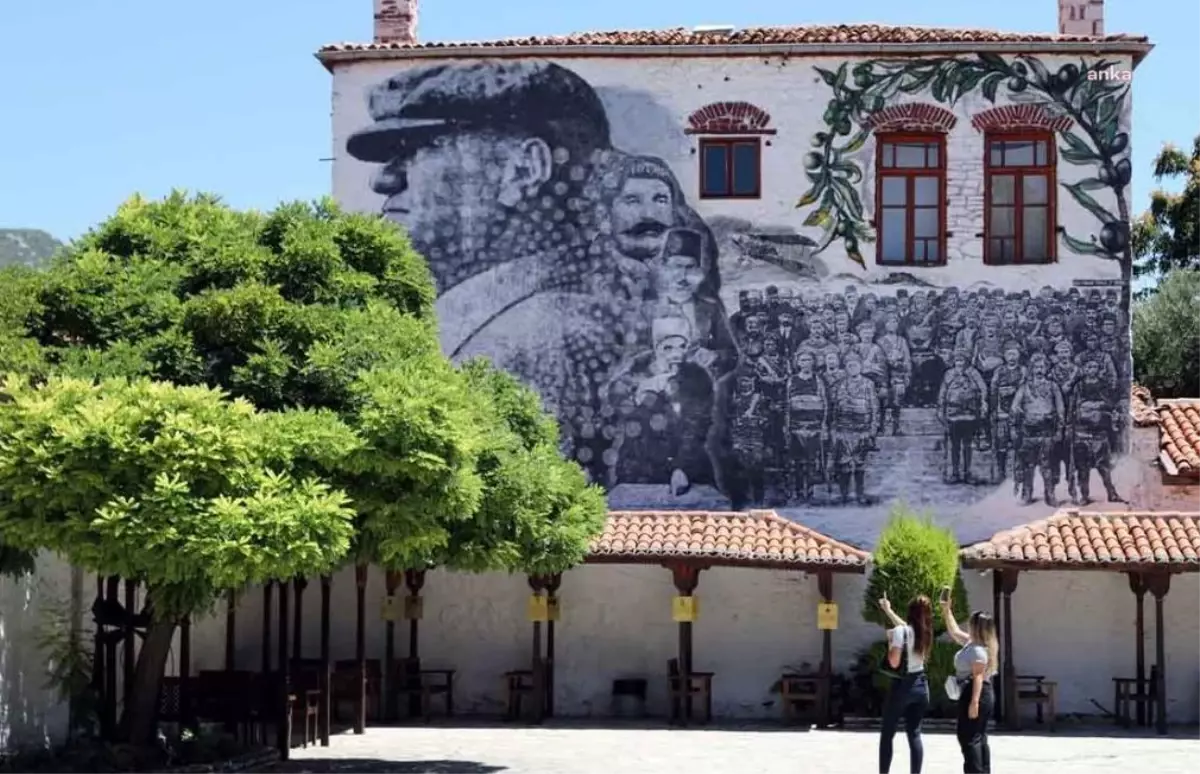 Menteşe'nin Milli Mücadele Yılları Mural Resmi Yoğun İlgi Görüyor