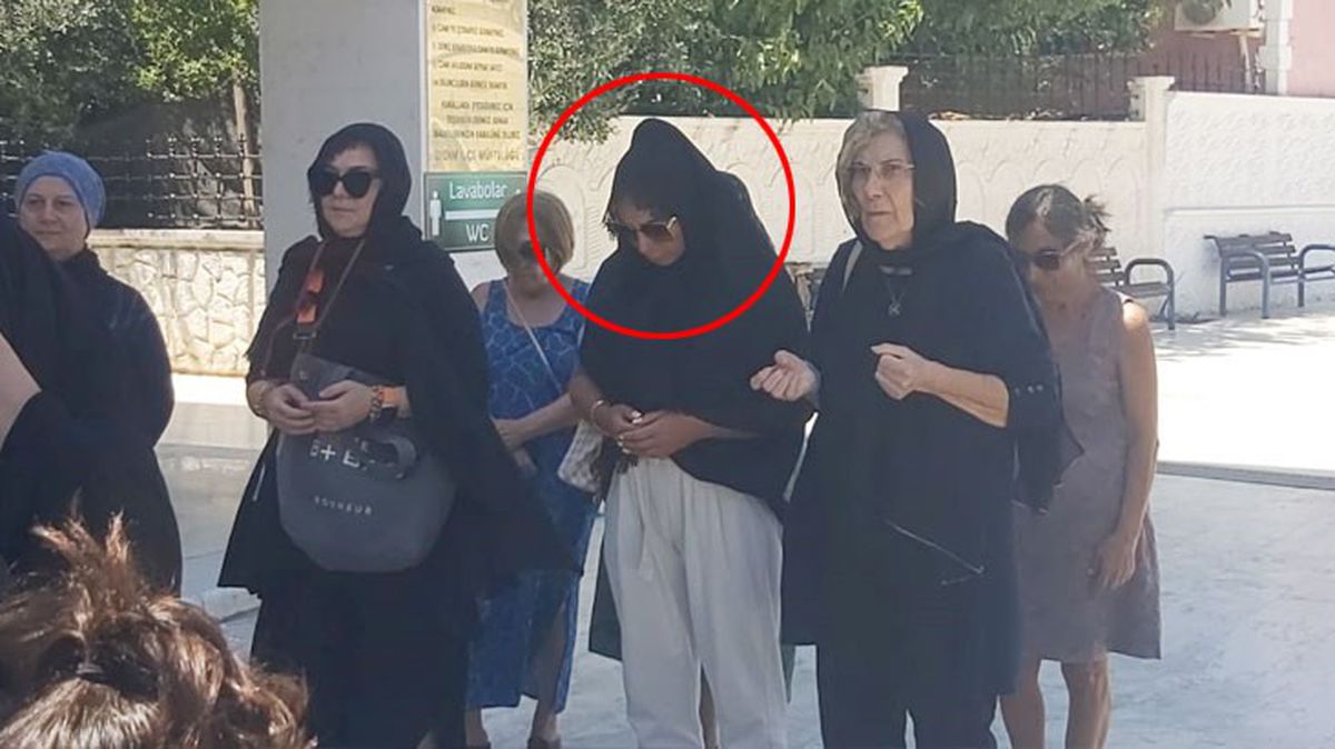 Oryantal Asena'nın babası hayatını kaybetti! Cenazede ayakta durmakta güçlük çekti